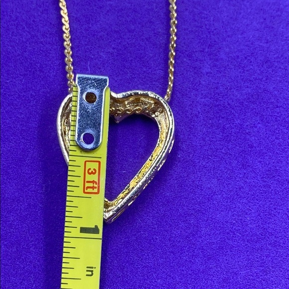💛 Gold Plated Crystal Heart Pendant Necklace - Picture 5 of 6